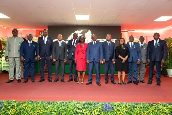 Cérémonie de décoration dans l’Ordre du Mérite de l’Éducation Nationale: La Directrice de l'Encadrement des Etablissements Privés, l'une de ses collaboratrice et deux fondateurs d'établissements privés décorés